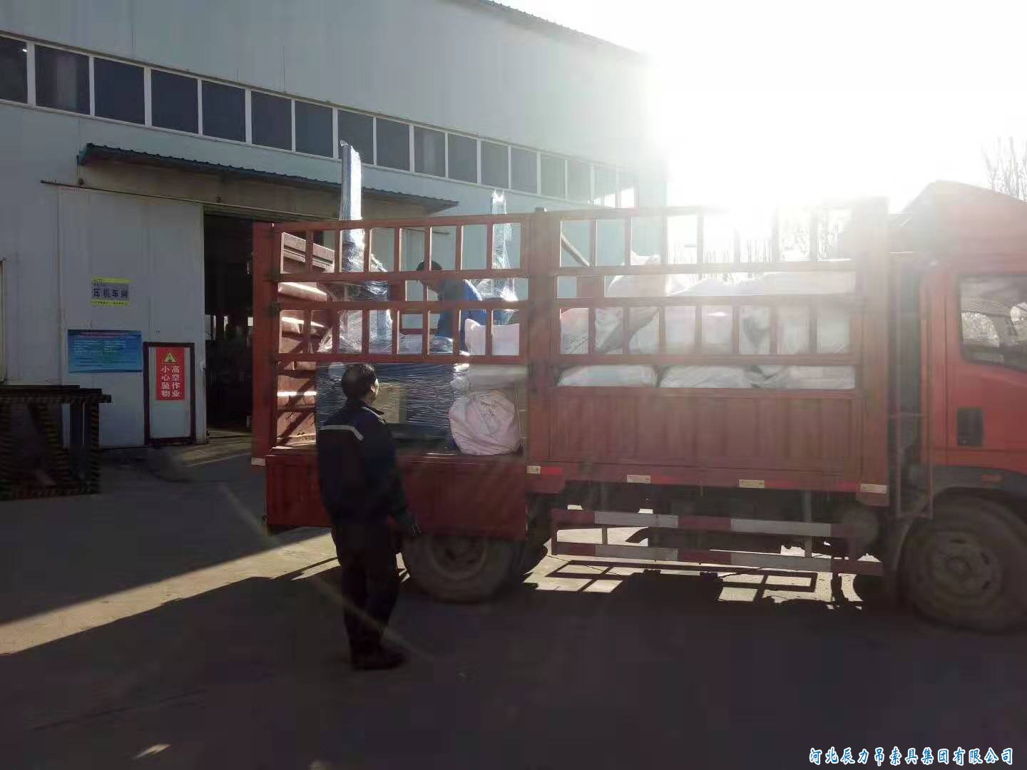 兩臺辰力32型鋼絲繩插套機(jī)發(fā)貨！